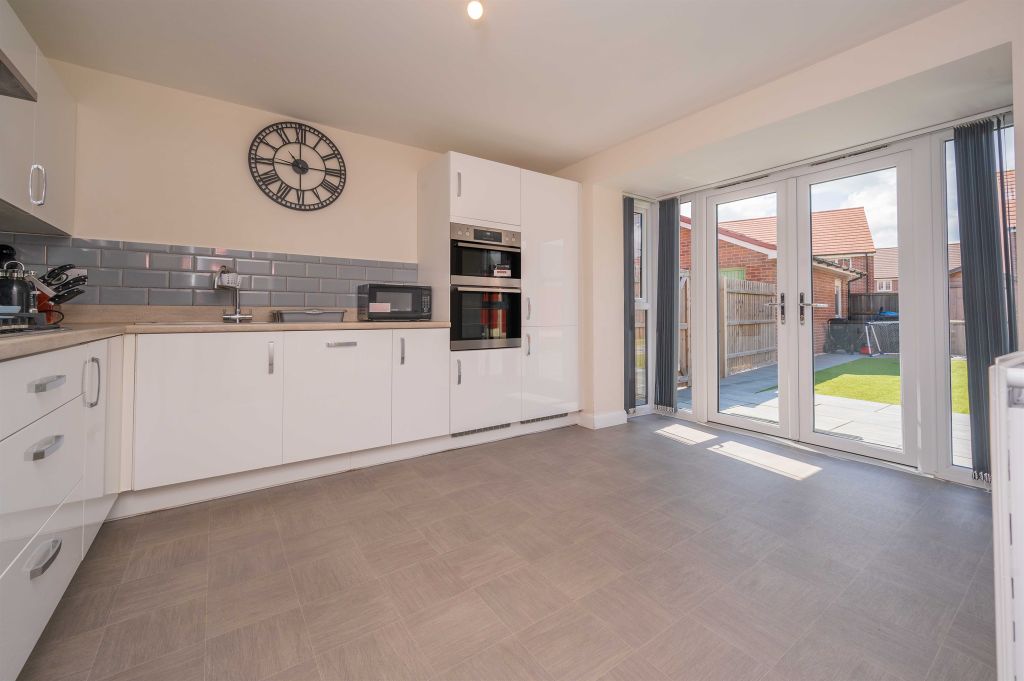 Additional image 13 of 5 bed property to rentLondon Road, Corby NN17