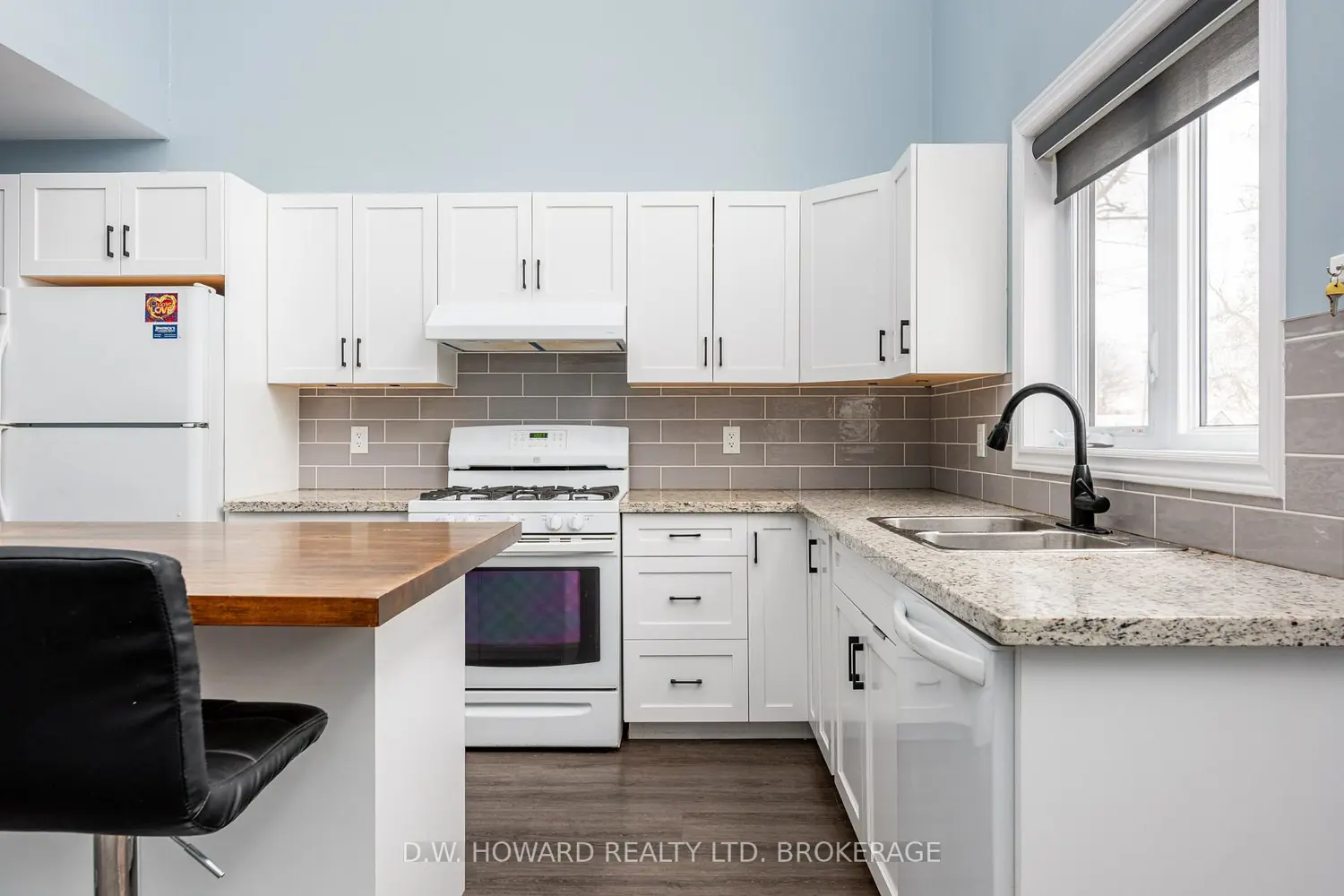 12 Loomis Crescent photo 4