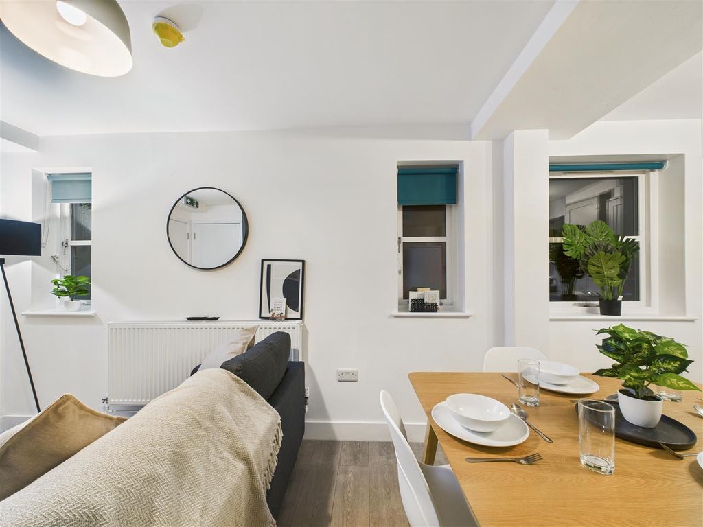 4 bed flat to rentFlat 1A, Canal Bridge BA2 photo 3