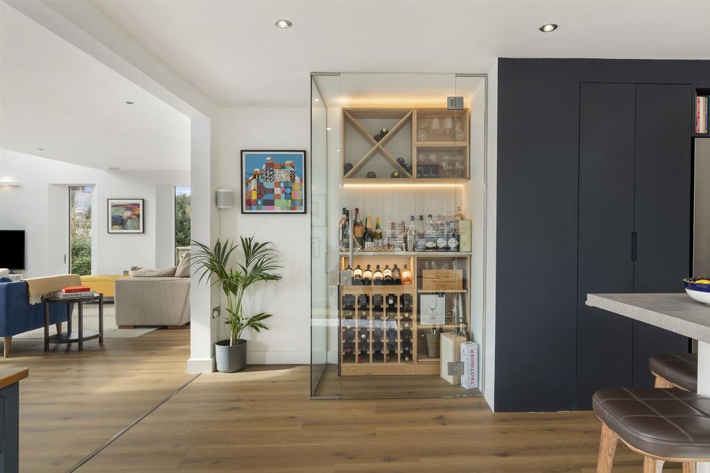 Additional image 7 of 4 bed property to rentParadise Row, Pembroke SA71