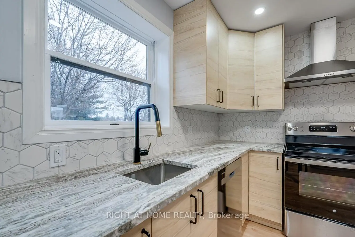 Additional image 8 of 97 Madawaska Street