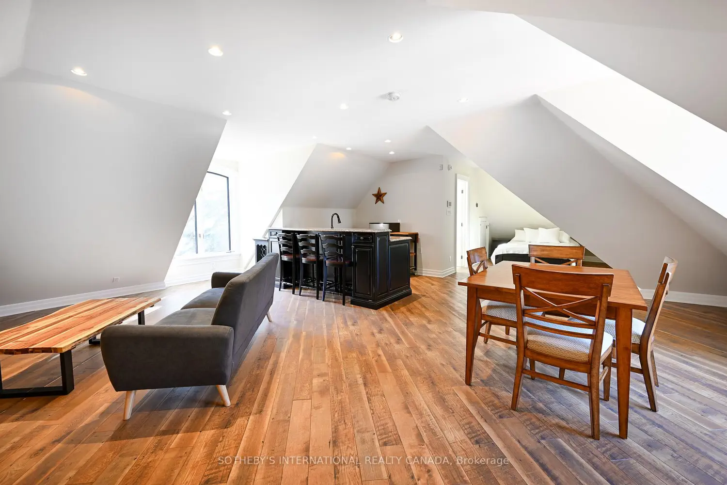 Additional image 13 of 2376 #8 Sideroad