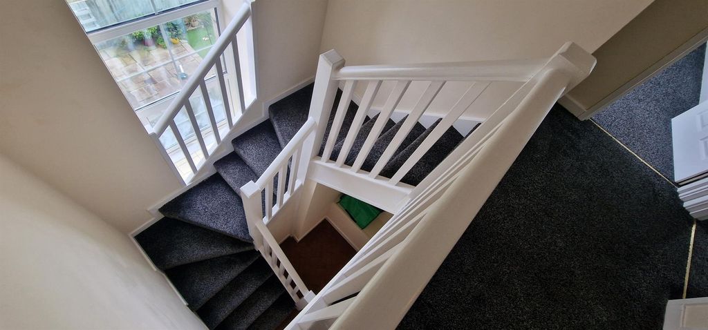 Additional image 5 of 2 bed flat to rentMeyrick Street, Pembroke Dock SA72