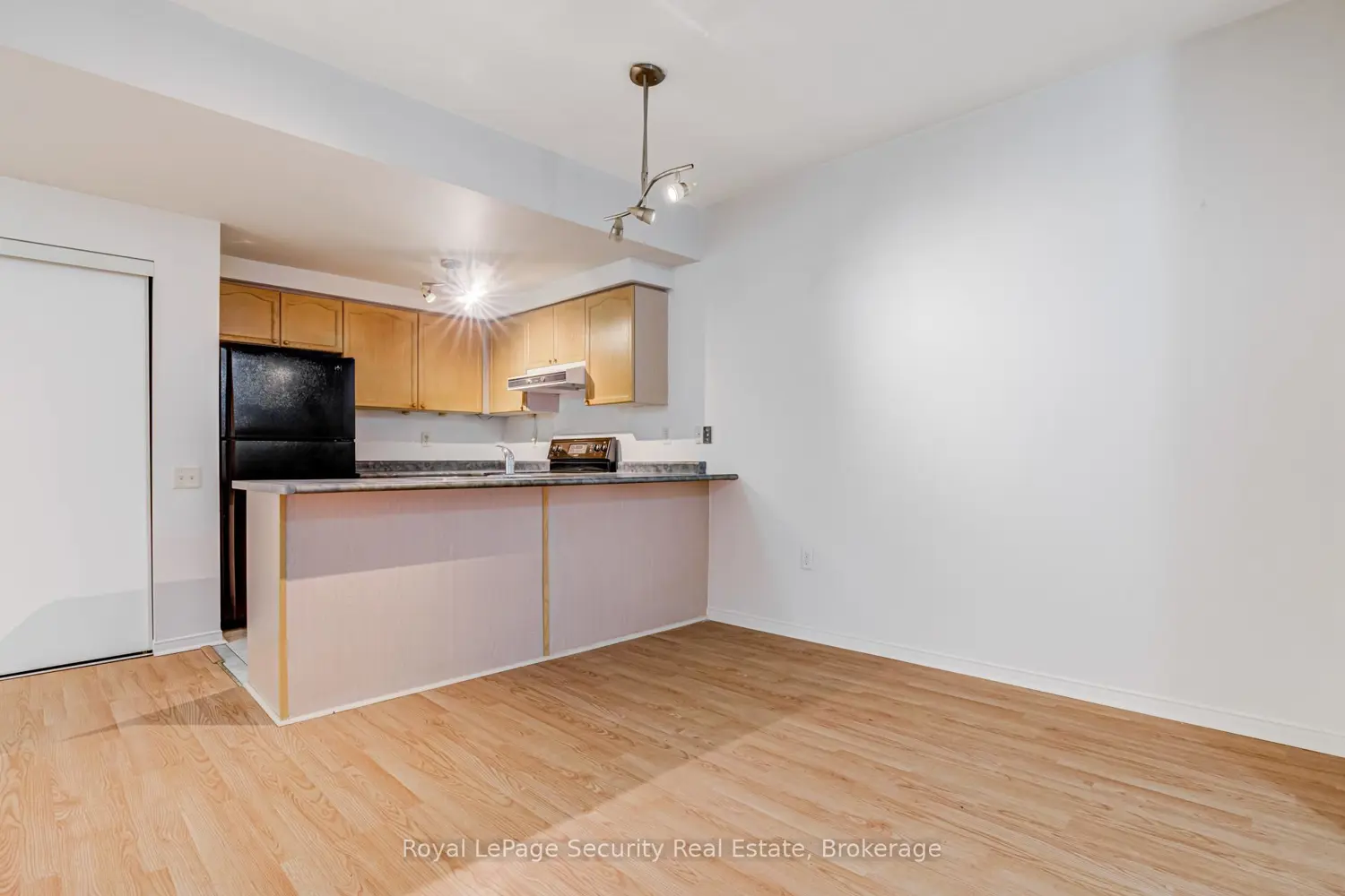 Additional image 10 of 760 Lawrence Avenue 137