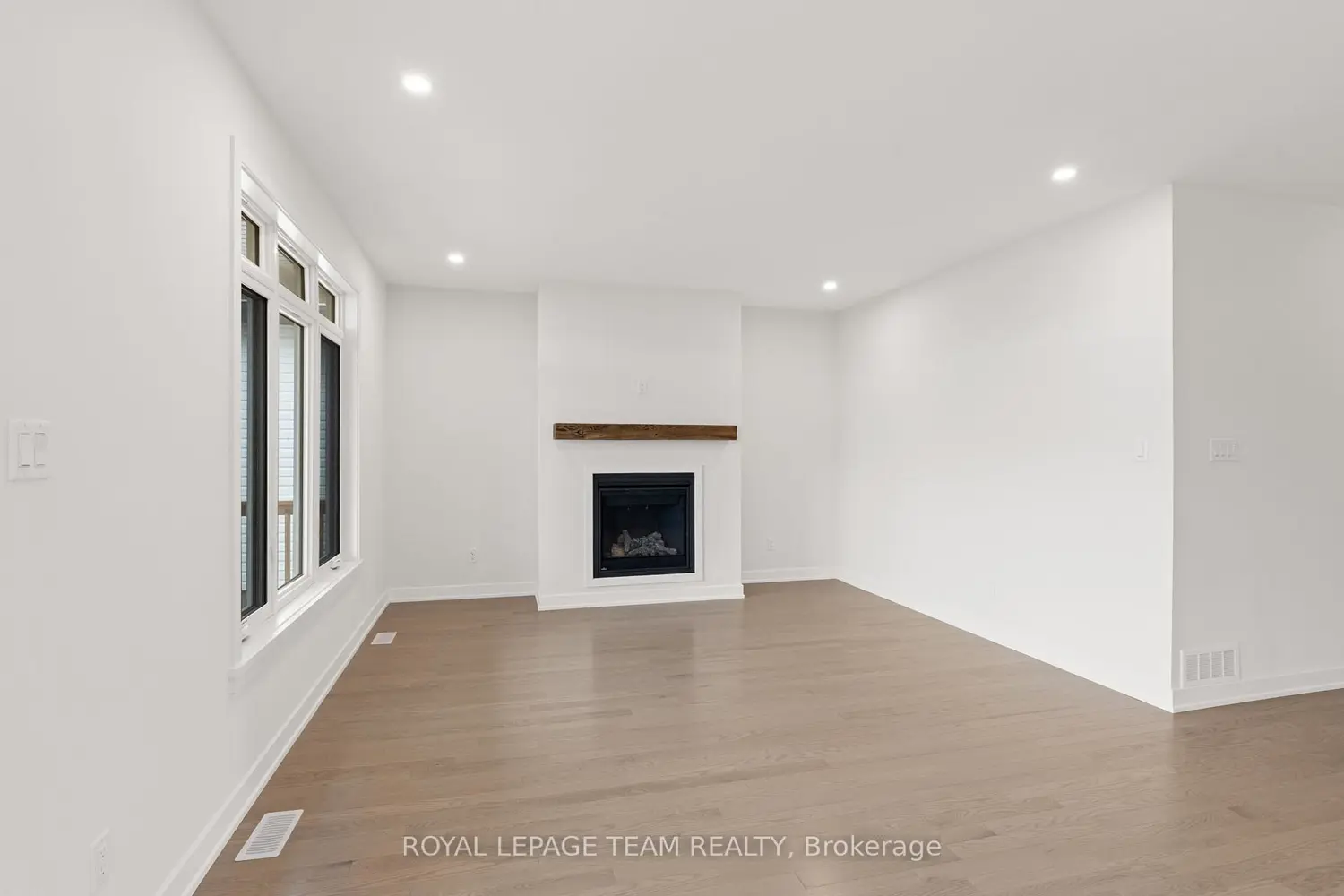 Additional image 11 of 1039 Moore Street