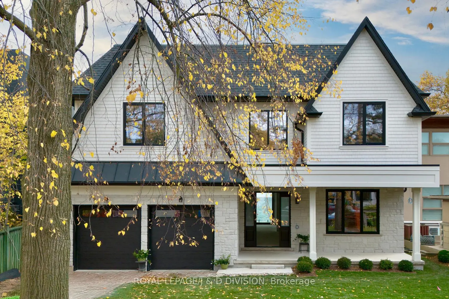 99 Lake Promenade