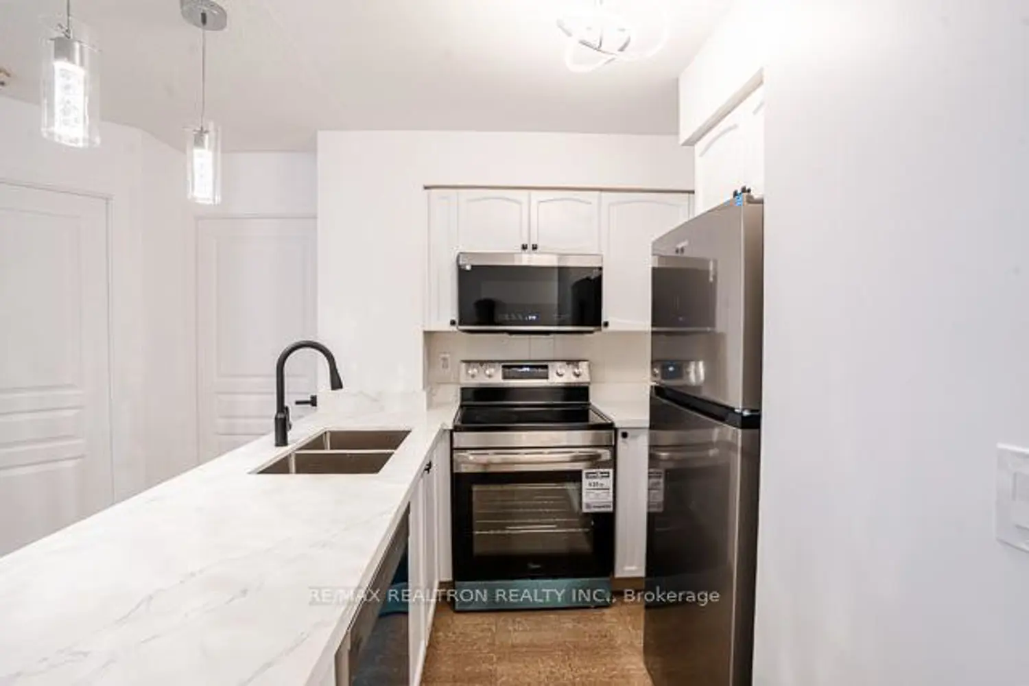 Additional image 4 of 18 Yonge Street 808