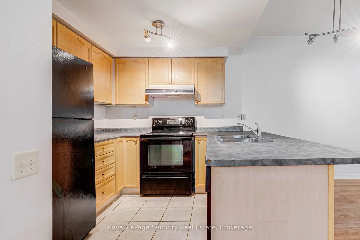 Additional image 13 of 760 Lawrence Avenue 137