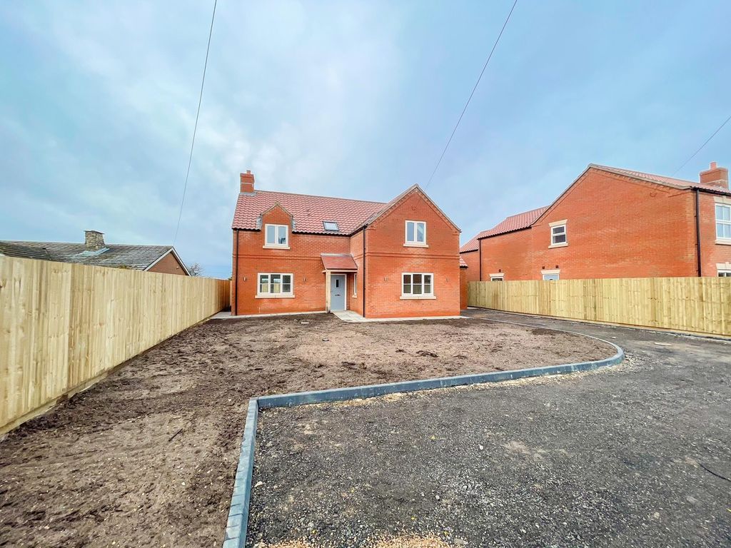 Additional image 2 of 4 bed detached house to rentWath Lane, South Hykeham, Lincoln LN6