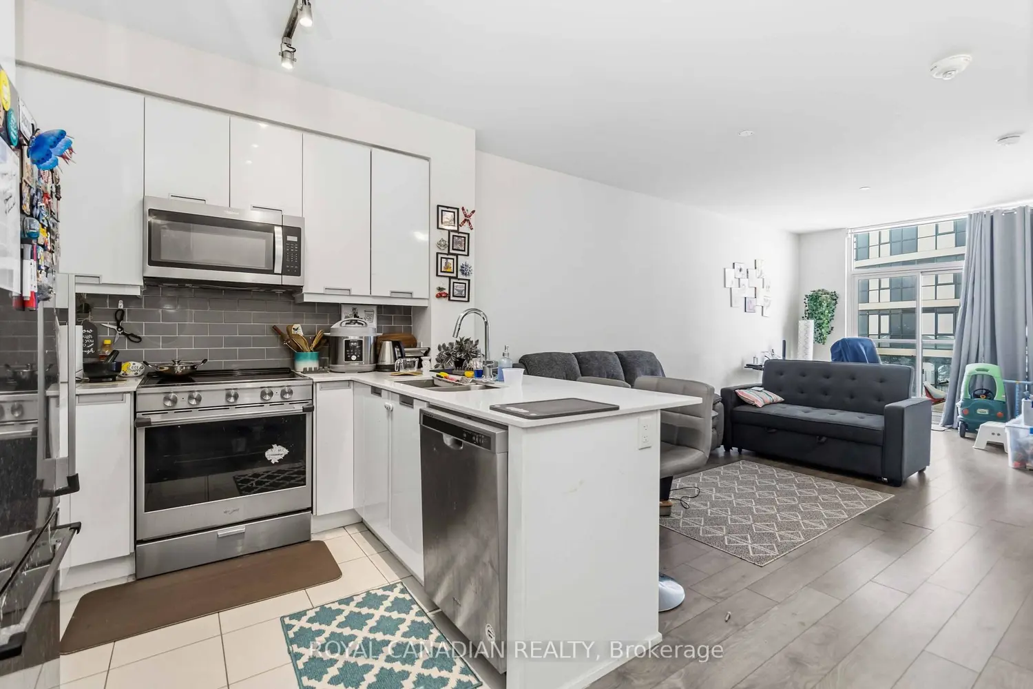 Additional image 9 of 65 Watergarden Drive 1501