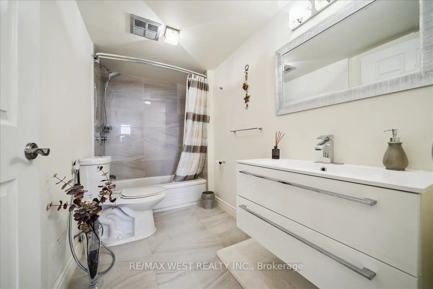 Additional image 8 of 8 Lisa Street 2701