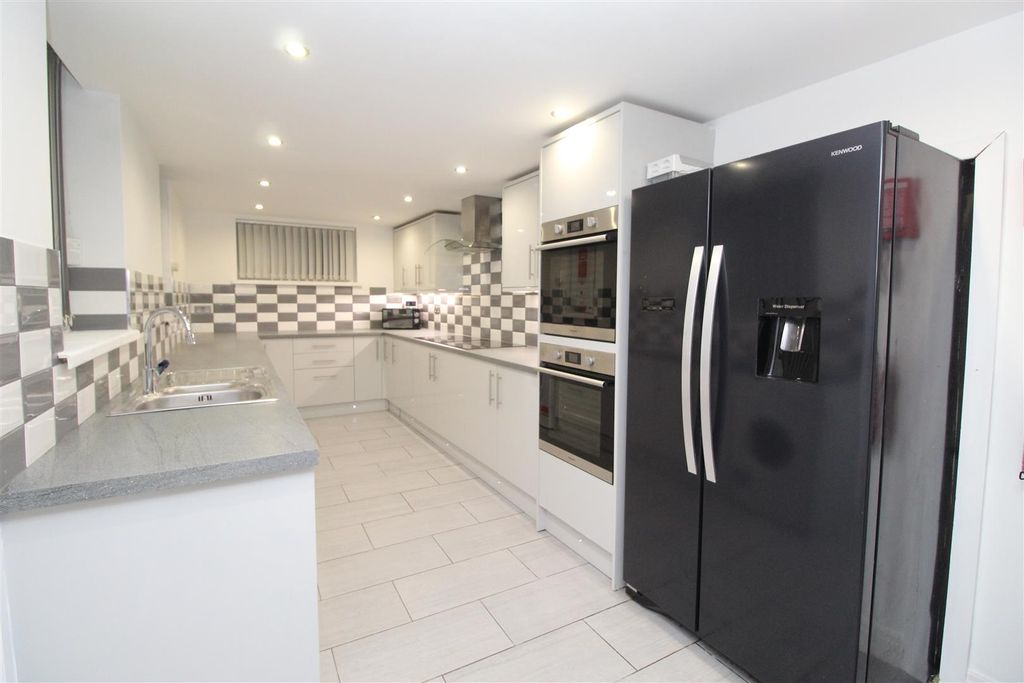 6 bed property to rentKingsland Terrace, Pontypridd CF37