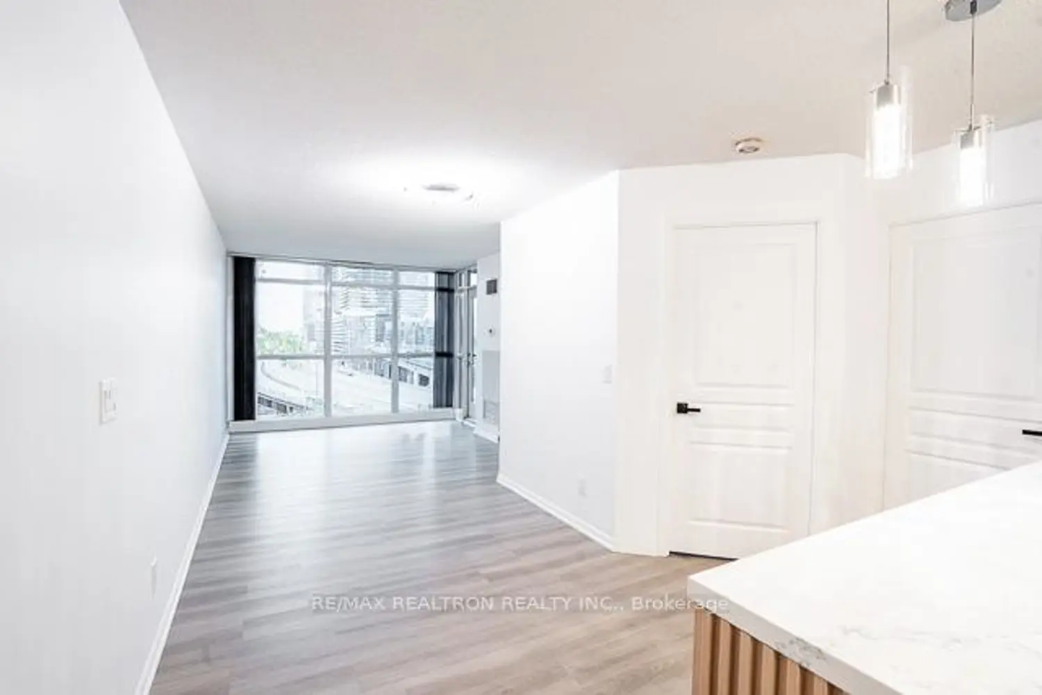 Additional image 5 of 18 Yonge Street 808
