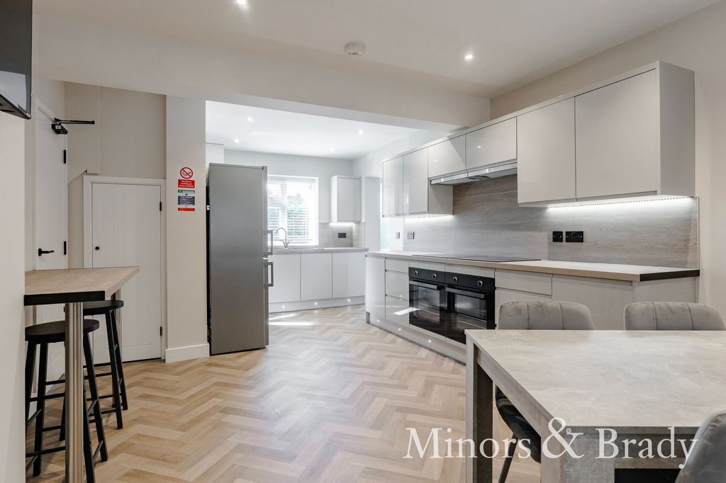 Additional image 2 of 6 bed detached house to rentNewmarket Road, Cringleford NR4