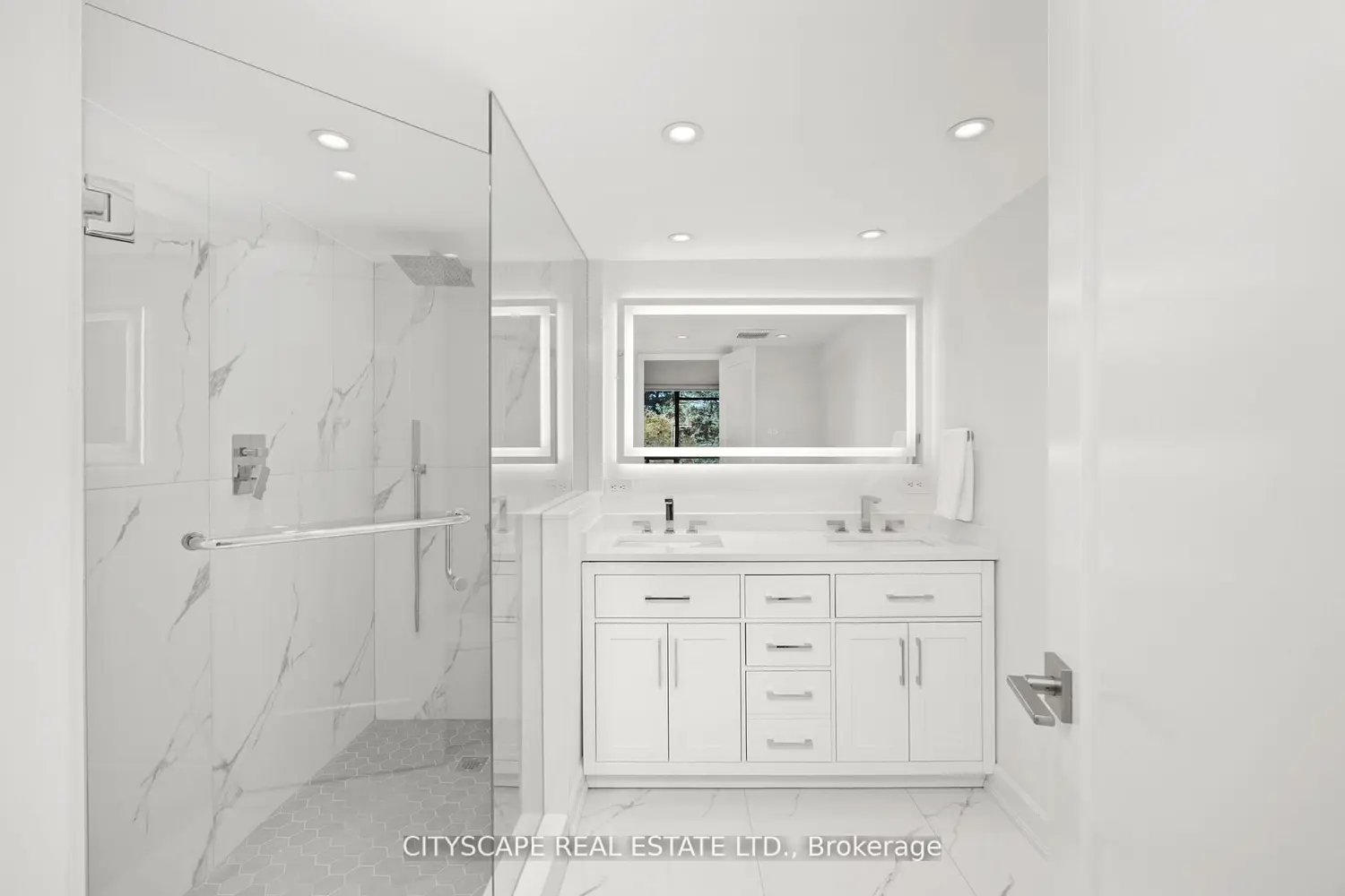 Additional image 16 of 7460 Bathurst Street 209