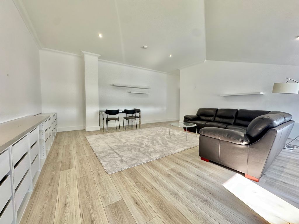 Additional image 2 of 4 bed penthouse to rentSurrey Street, Norwich NR1