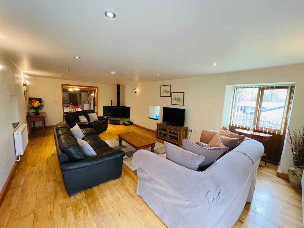 4 bed barn conversion to rentLlanfyrnach SA35 photo 4