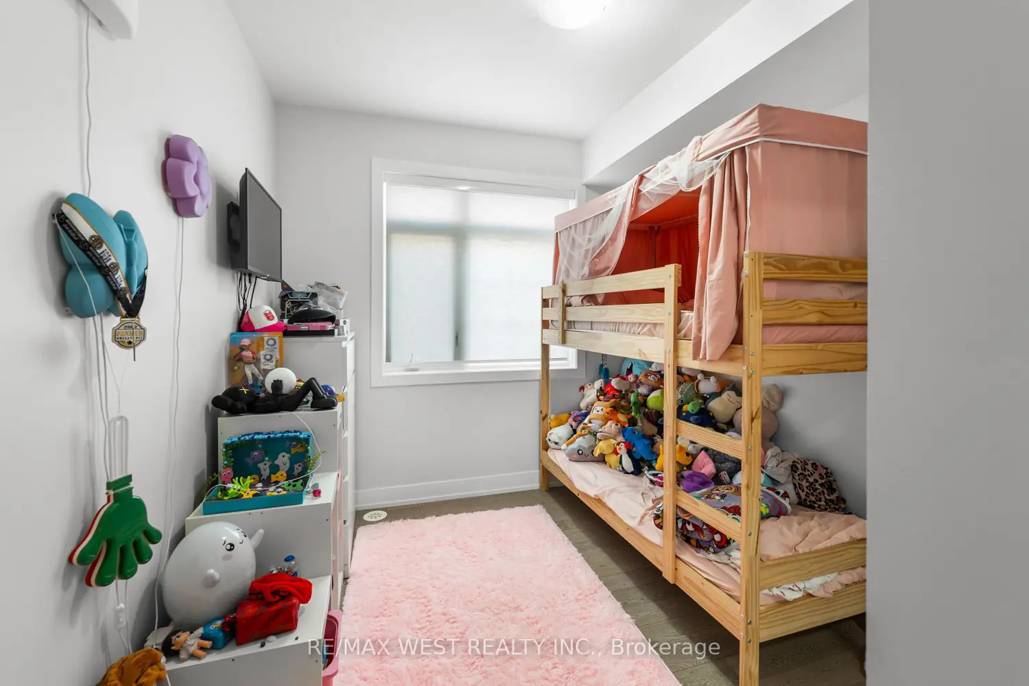 Additional image 7 of 1062 Douglas Mccurdy Common