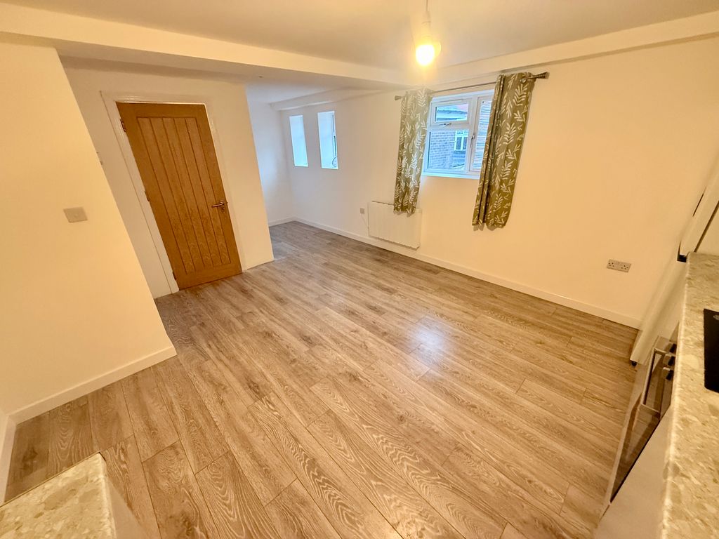 Additional image 2 of 2 bed flat to rentSilver Street, Kettering NN16
