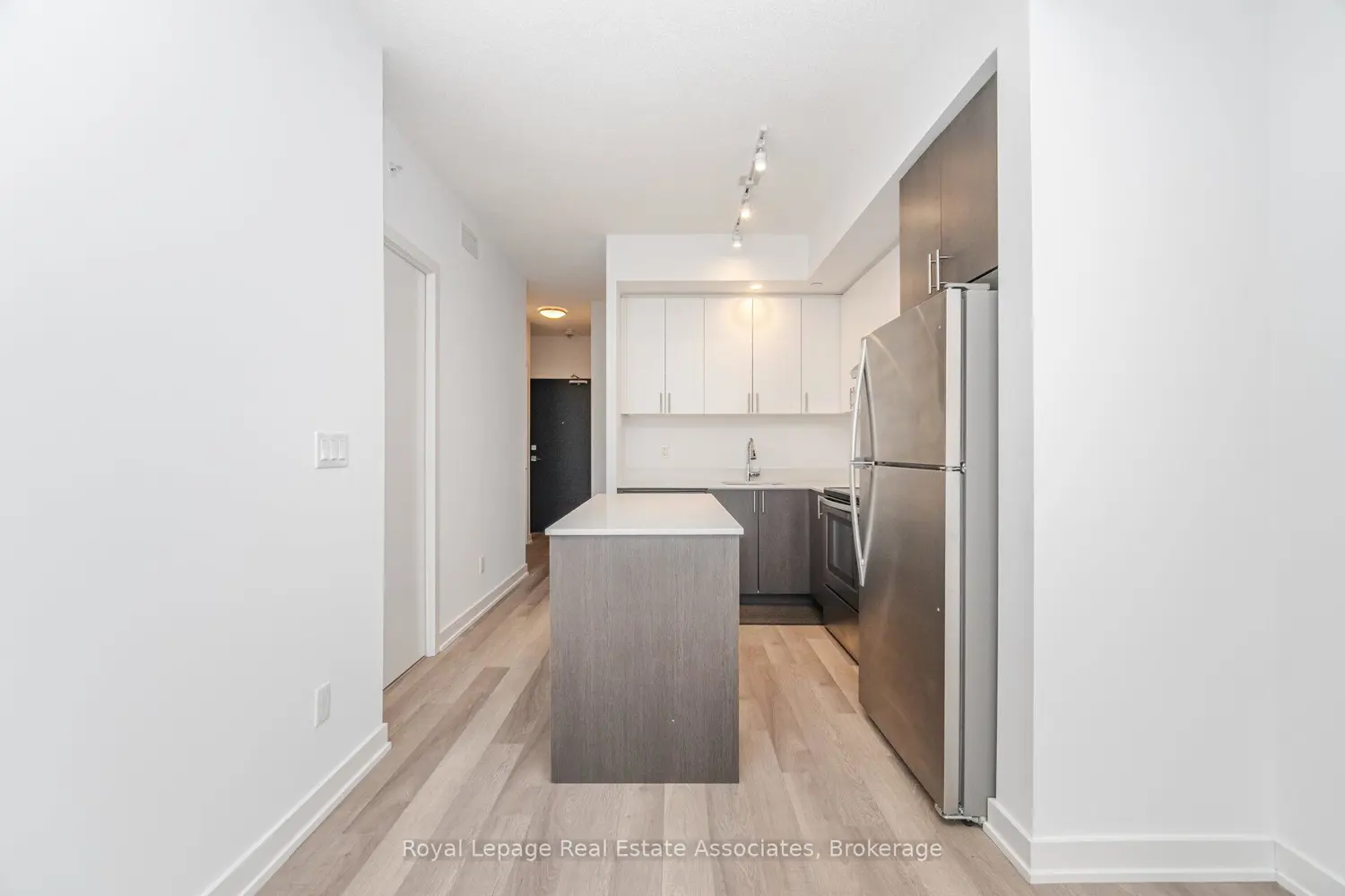 Additional image 3 of 5240 Dundas Street B401