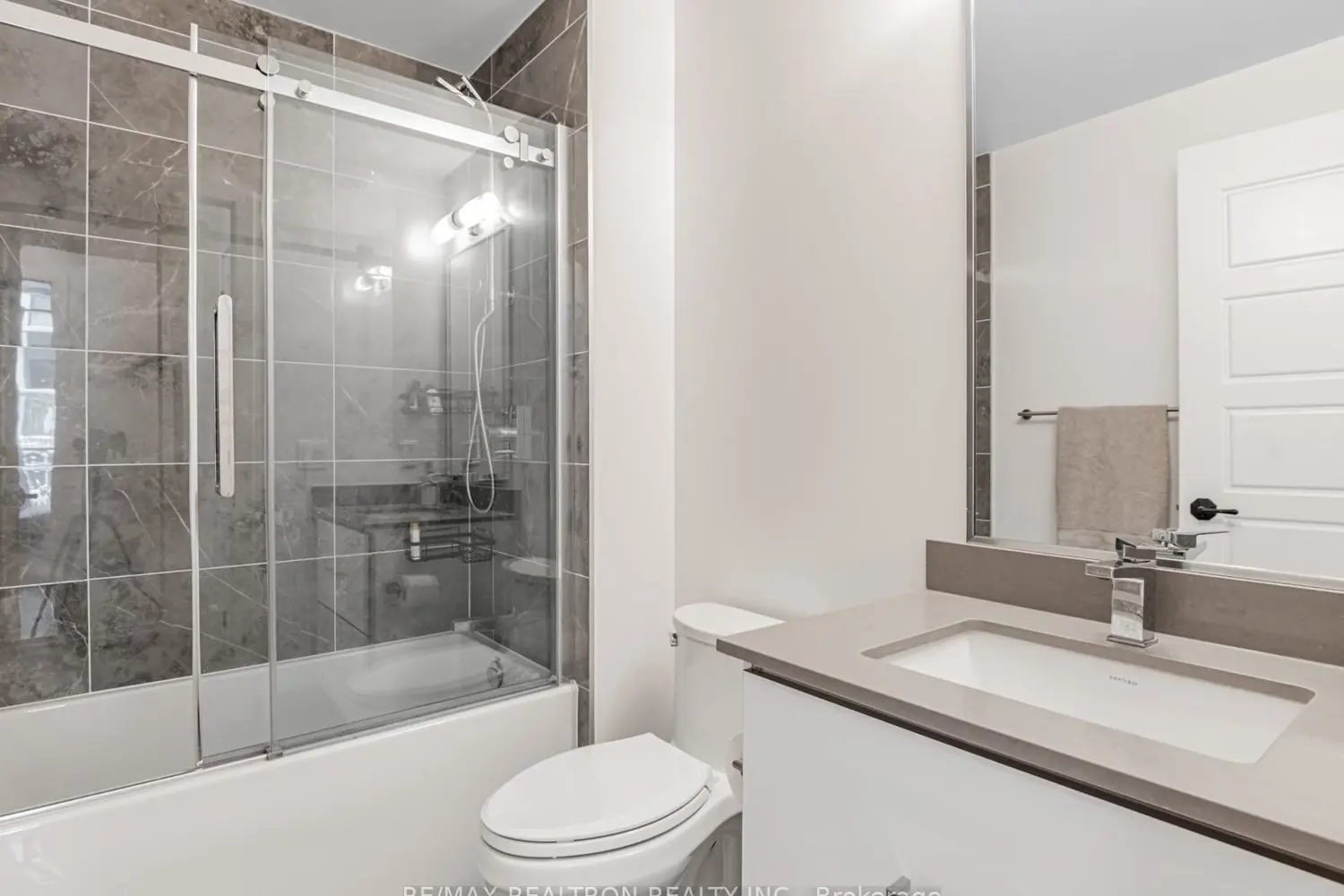 Additional image 8 of 415 Sea Ray Avenue G13