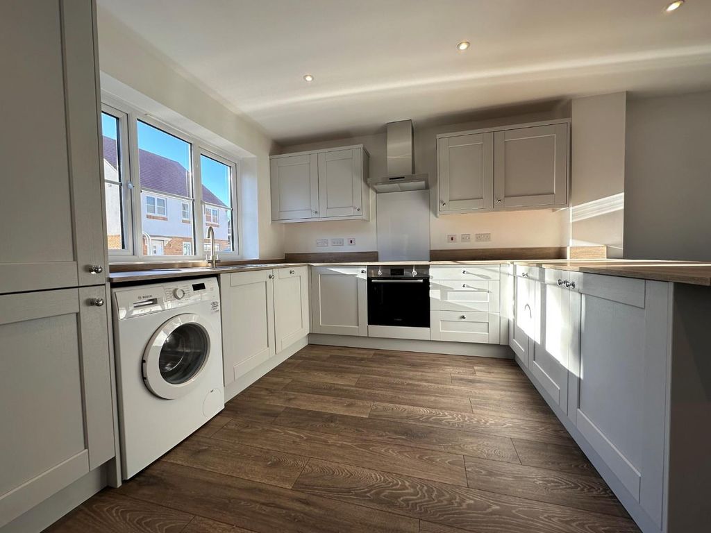 Additional image 3 of 3 bed detached house to rentHarborough Road North, Kingsthorpe, Northampton NN2