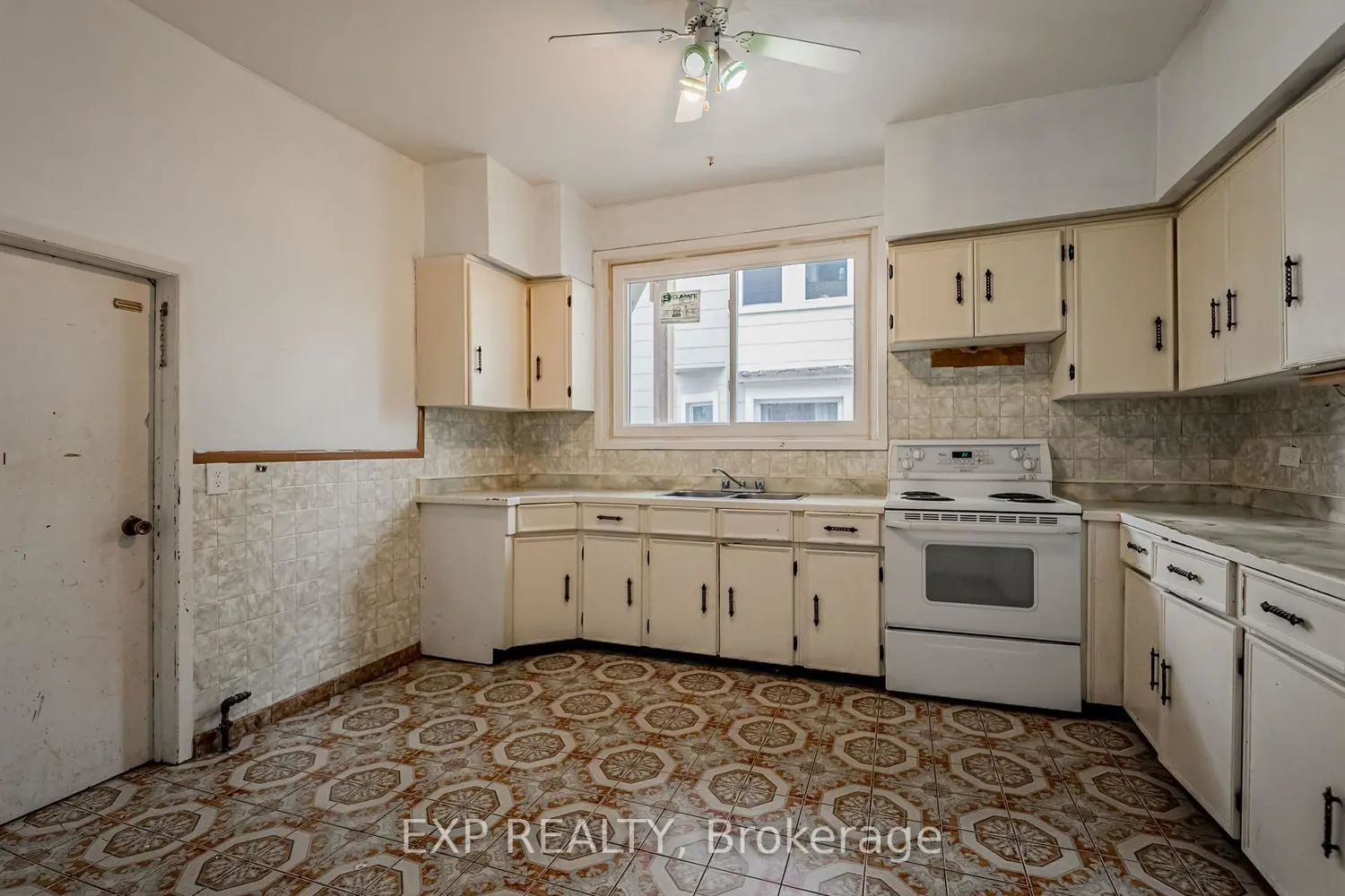 Additional image 7 of 4865 Armoury Street