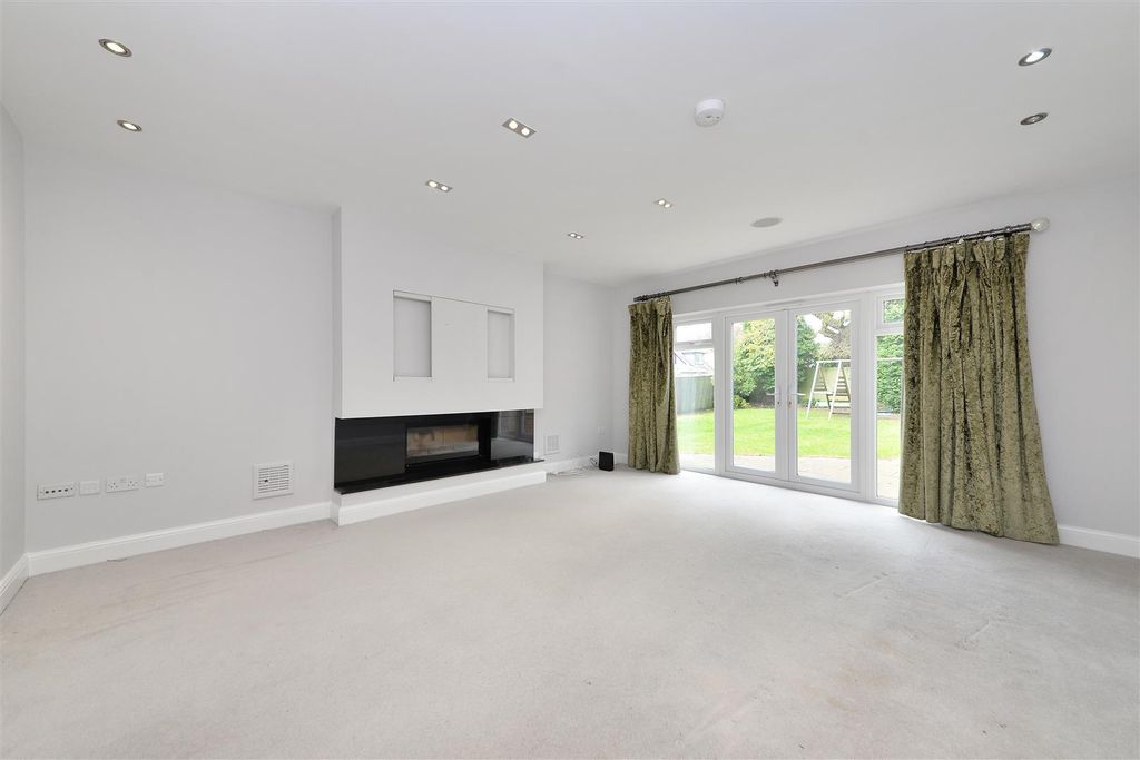 Additional image 7 of 5 bed detached house to rentBarker Road, Sutton Coldfield B74