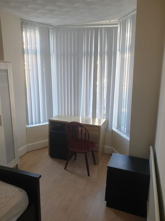 4 bed shared accommodation to rentKing Street, Pontypridd CF37 photo 4