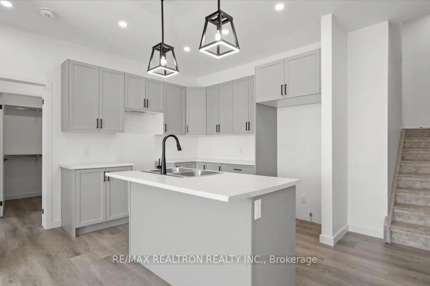 Additional image 16 of 46 Summit Crescent