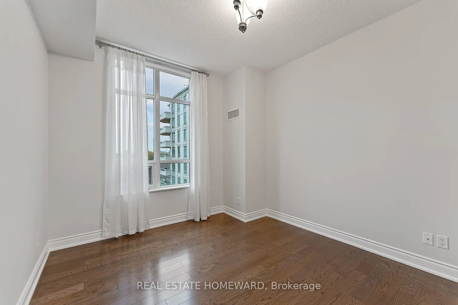 Additional image 13 of 10 Bloorview Place 714