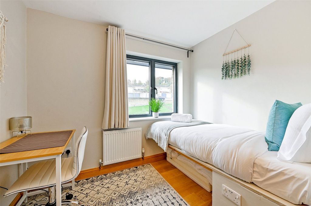 Additional image 14 of 4 bed semi-detached house to rentLuker Avenue, Henley-On-Thames, Oxfordshire RG9