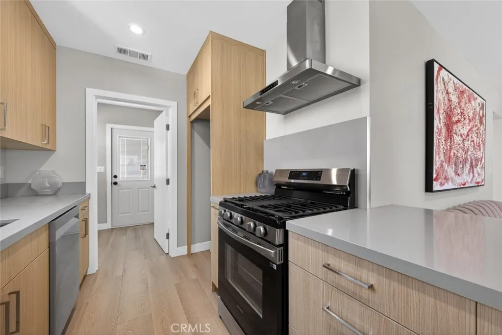 Additional image 6 of 6820 Jellico Avenue, Lake Balboa, CA 91406