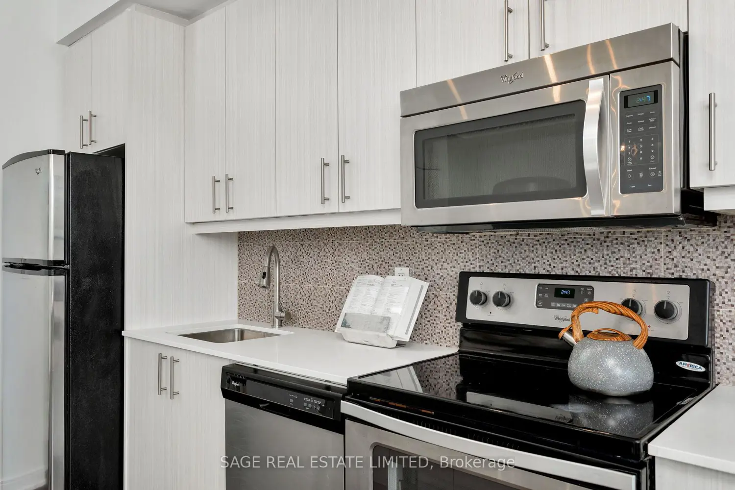Additional image 8 of 760 The Queensway 401