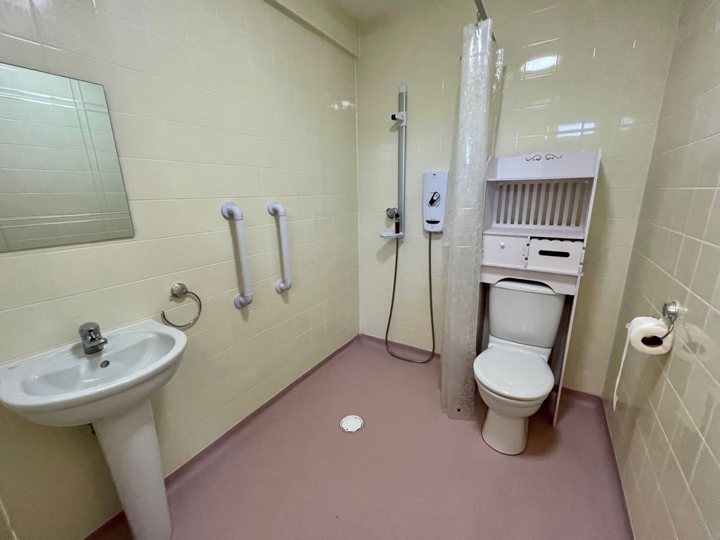 Additional image 5 of 4 bed property to rentCooper Road, Peterborough PE4