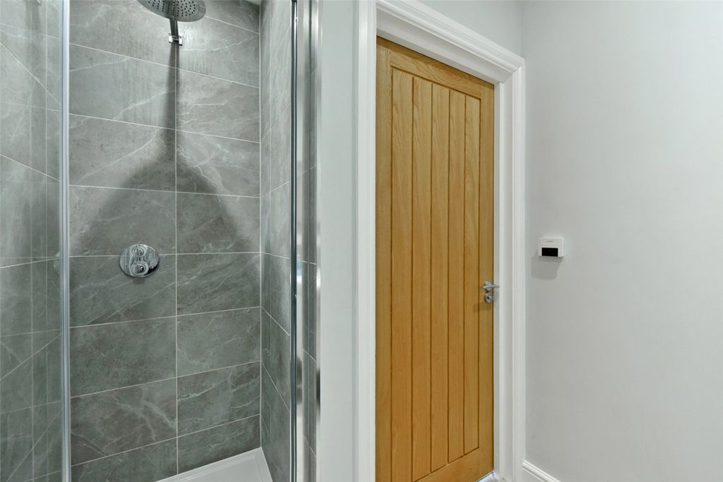 Additional image 8 of 2 bed flat to rentTuns Lane, Henley-On-Thames, Oxfordshire RG9