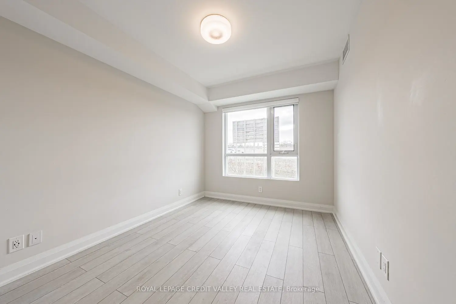 Additional image 14 of 58 Lakeside Terrace 317