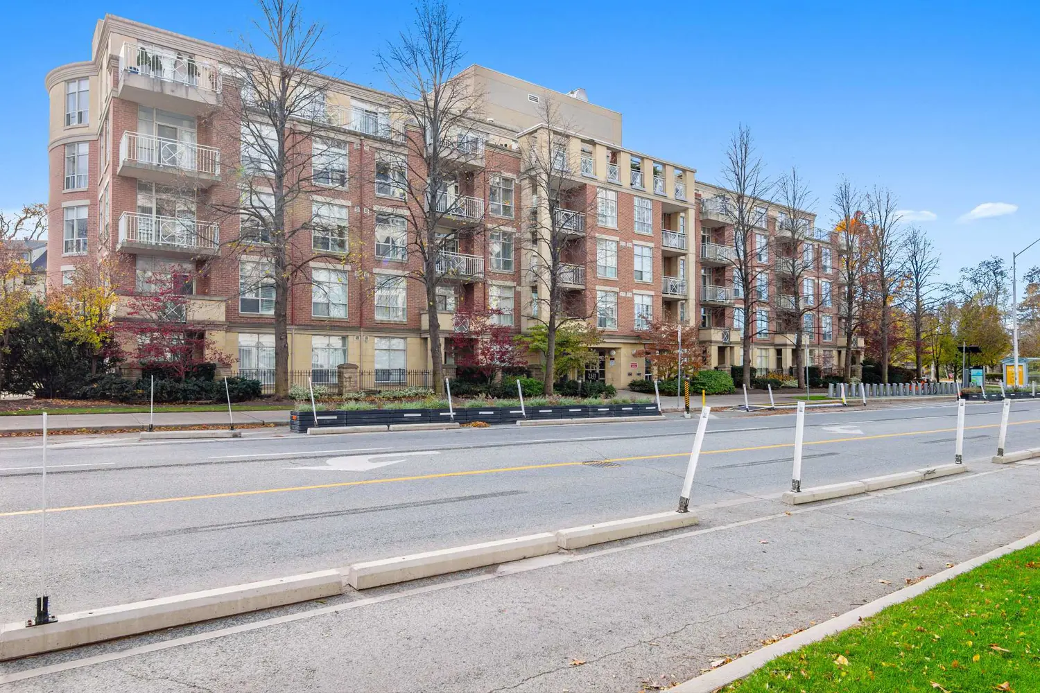 2511 Bloor Street 305