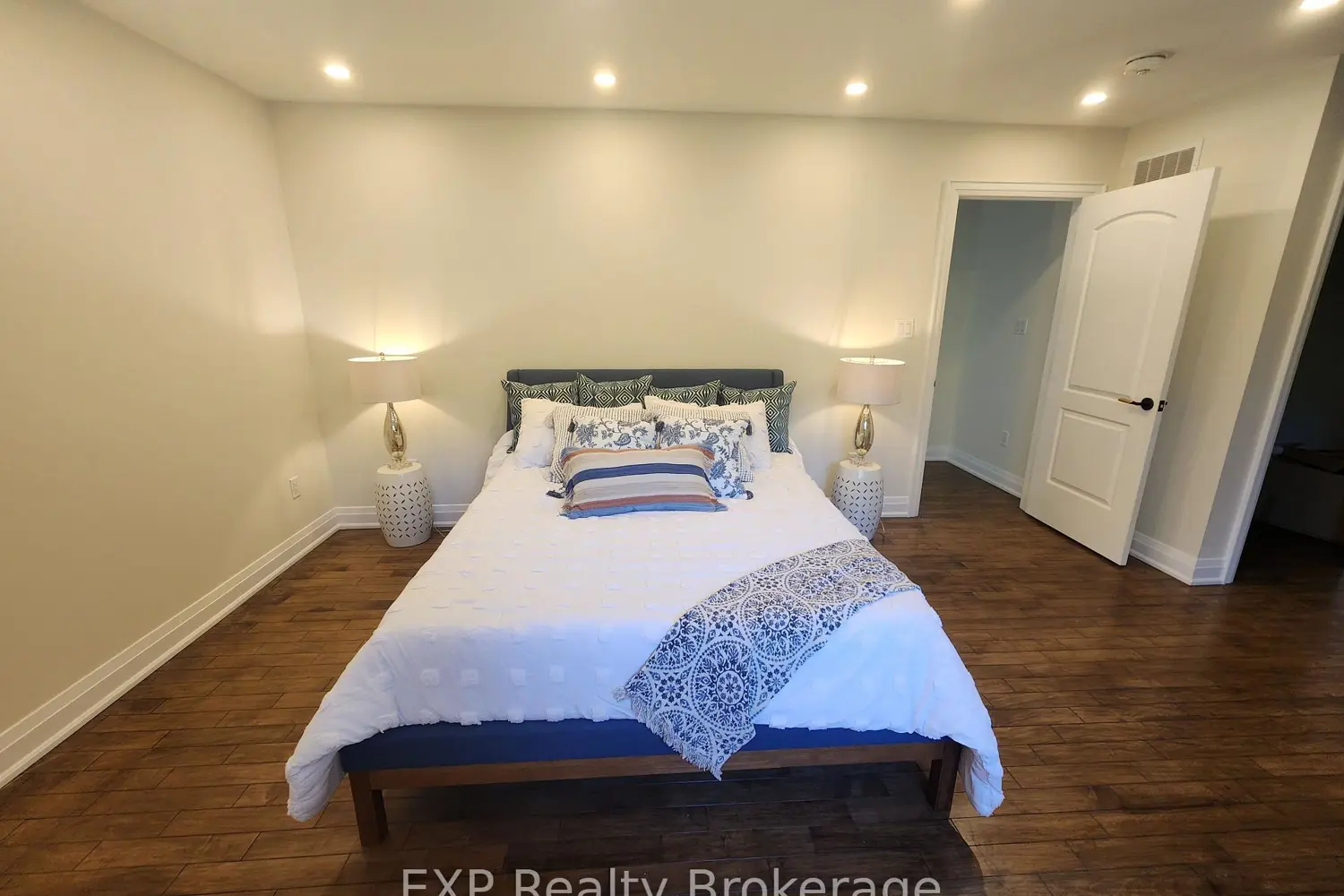 Additional image 16 of 2019 Dundas Street