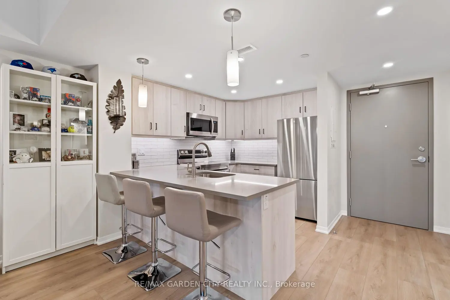 Additional image 2 of 3998 Victoria Avenue 105