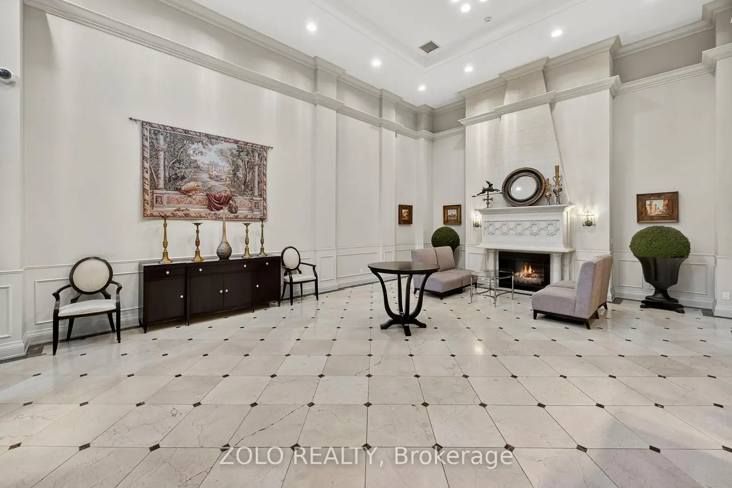 350 Red Maple Road 1212 photo 2