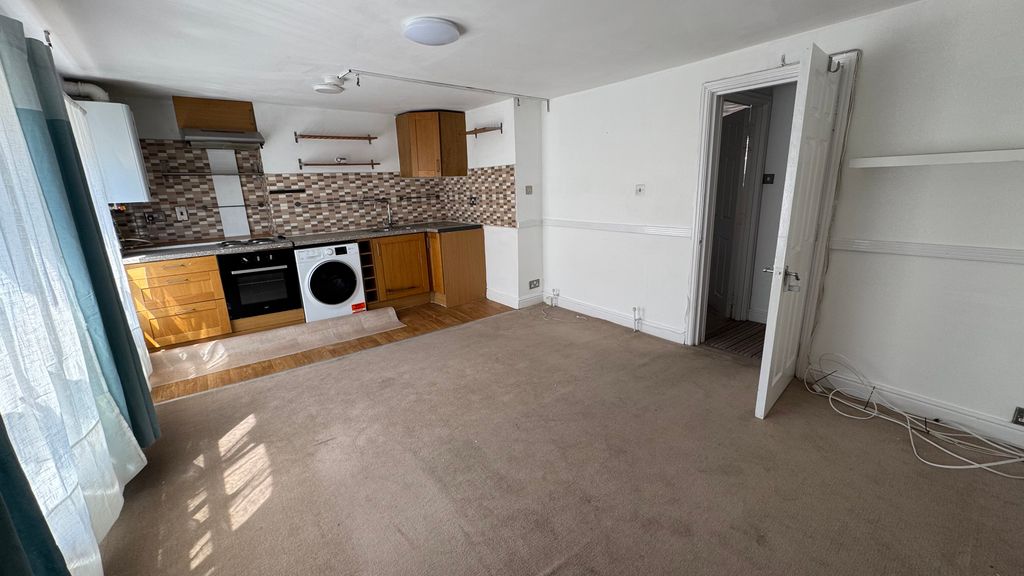 Additional image 2 of 3 bed flat to rentHazelwood Road, Northampton NN1