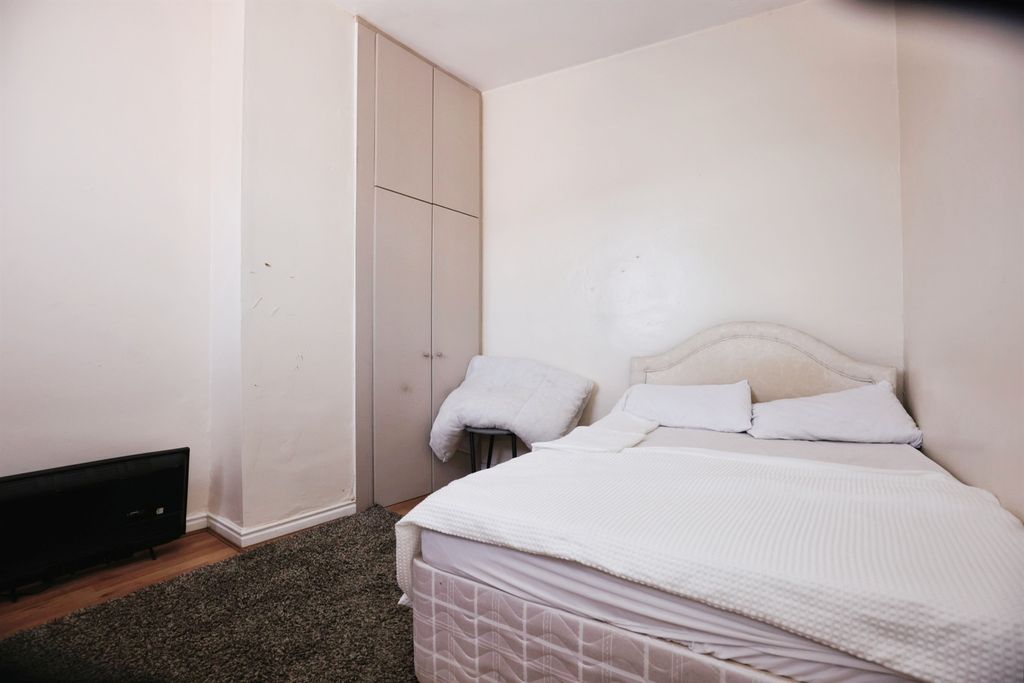 Additional image 10 of 3 bed flat to rentMilitary Road, Northampton NN1