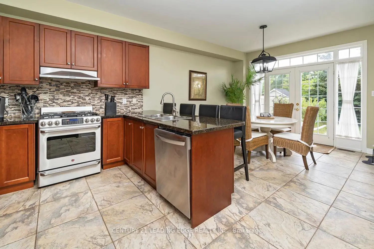 450 Worthington Avenue photo 3