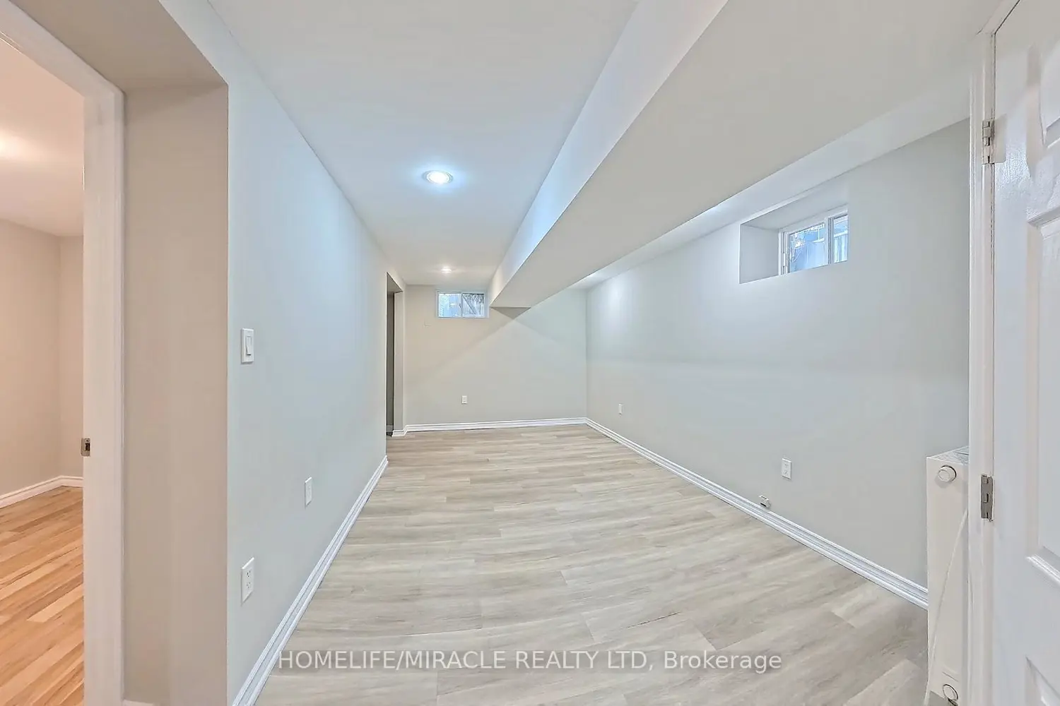 Additional image 7 of 25 Spadina Avenue