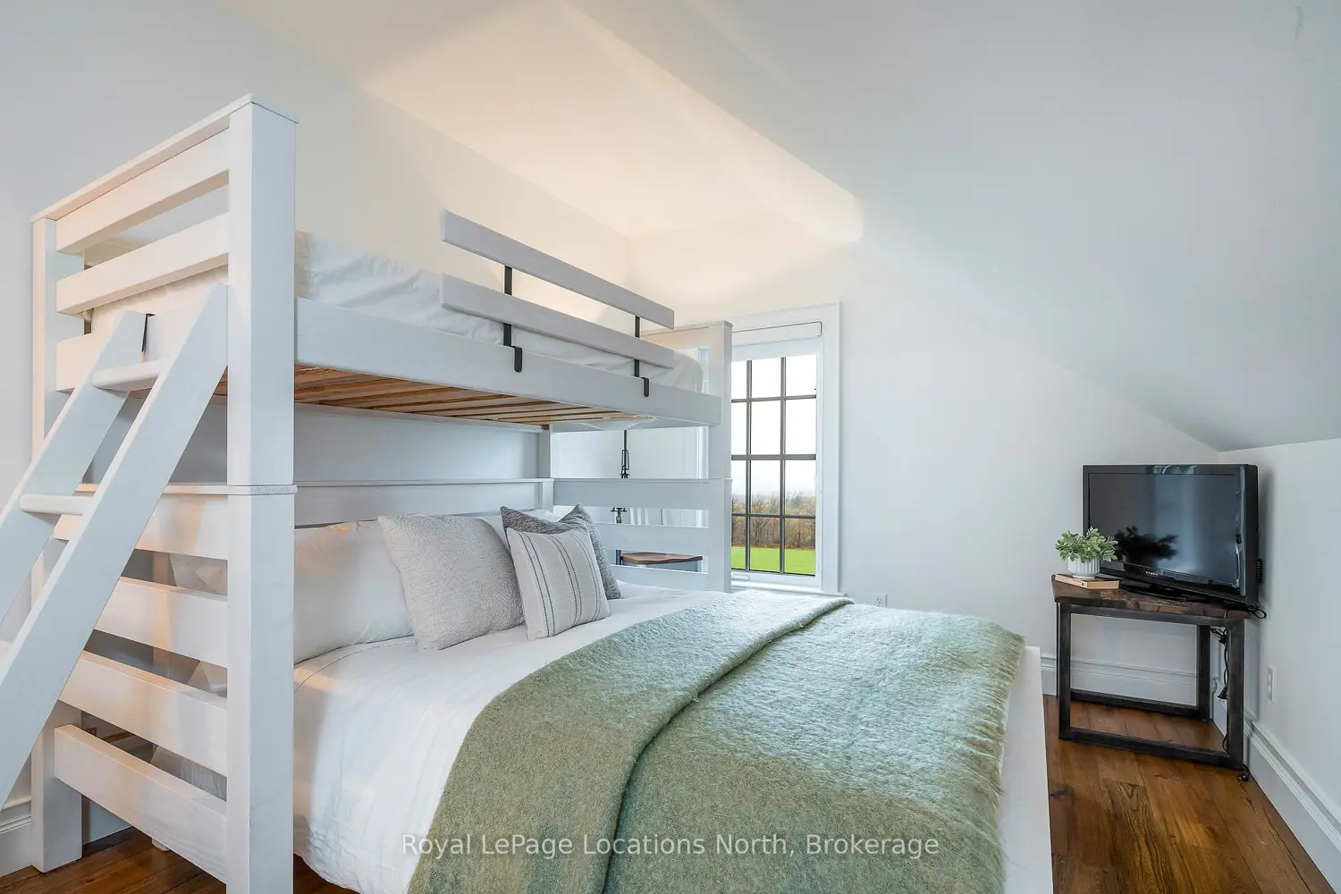 Additional image 9 of 556036 6Th Line