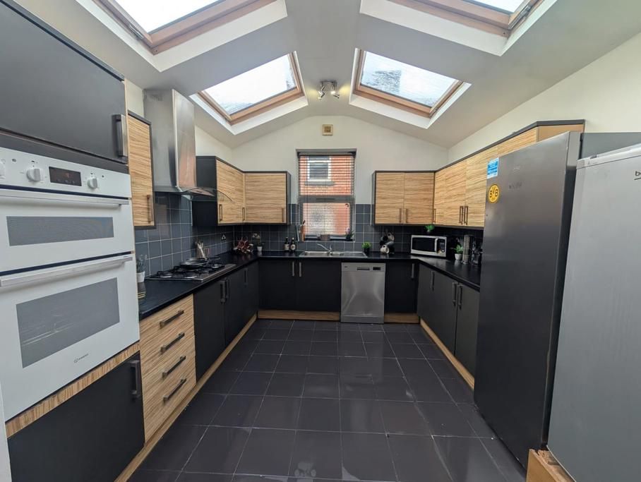Additional image 4 of 8 bed terraced house to rentNorwood Road, Hyde Park, Leeds LS6