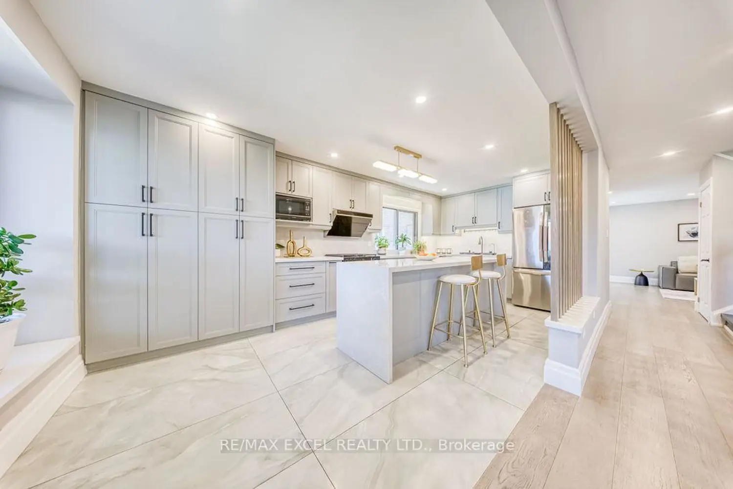 106 Upton Crescent photo 5