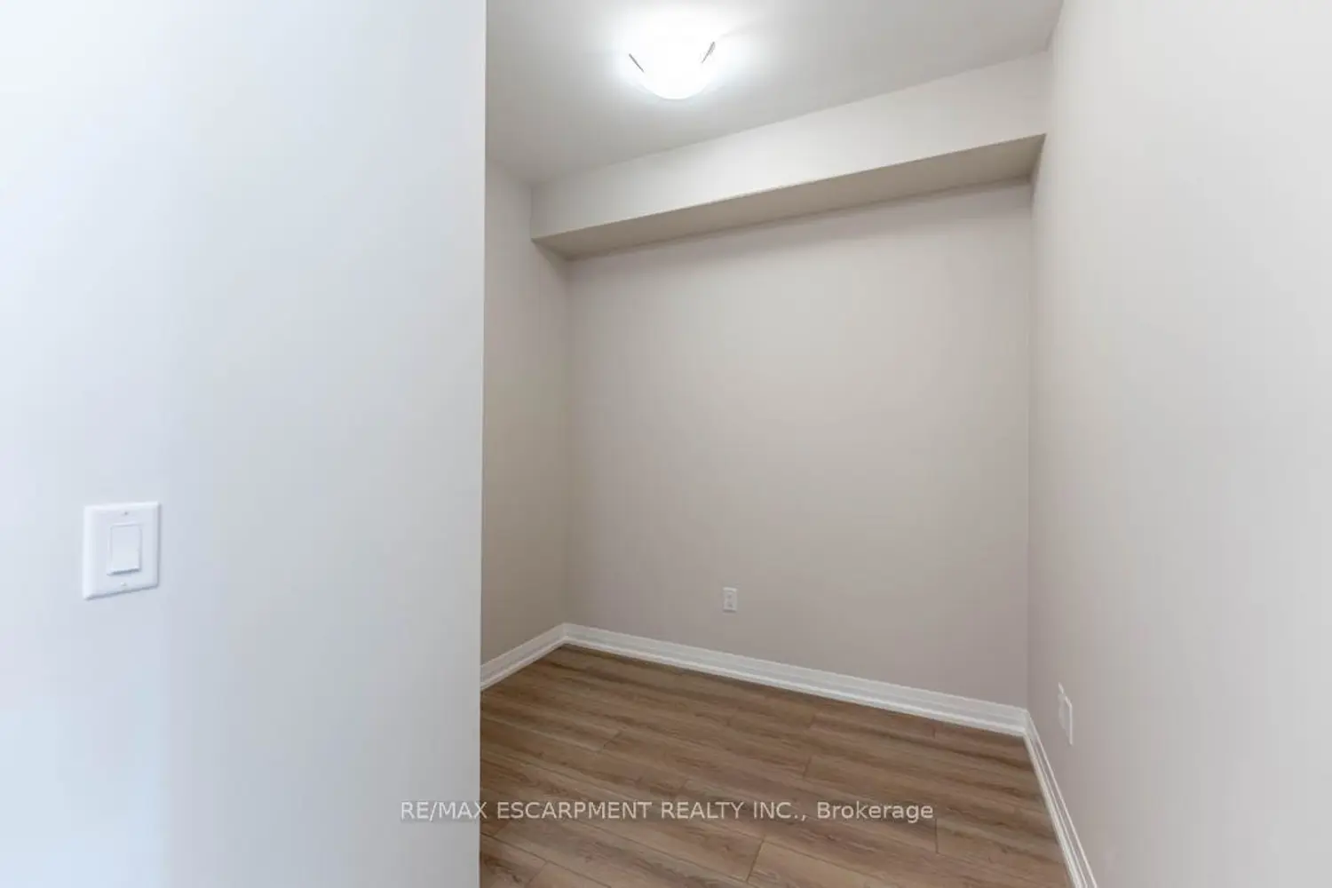 Additional image 12 of 120 Springvalley Crescent 104