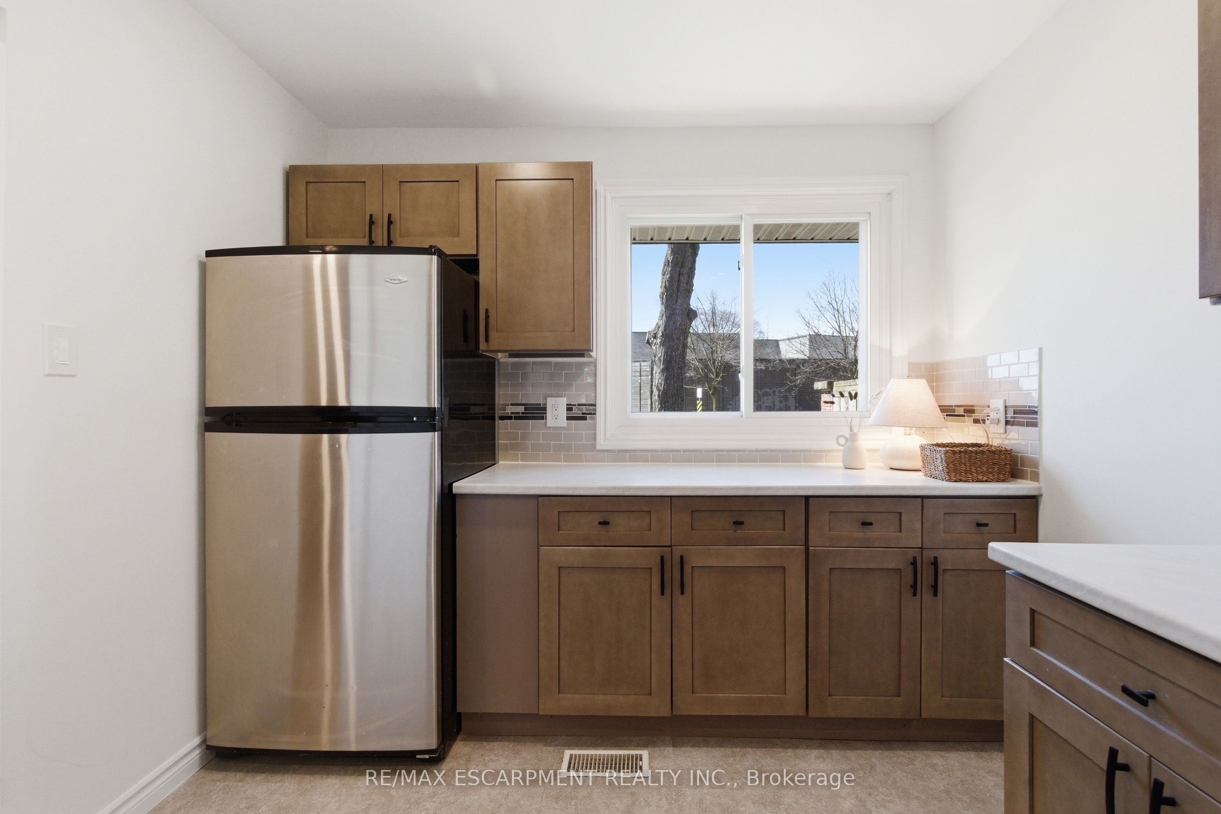 Additional image 6 of 587 Timber Lane, Burlington, ON, L7L 4B1